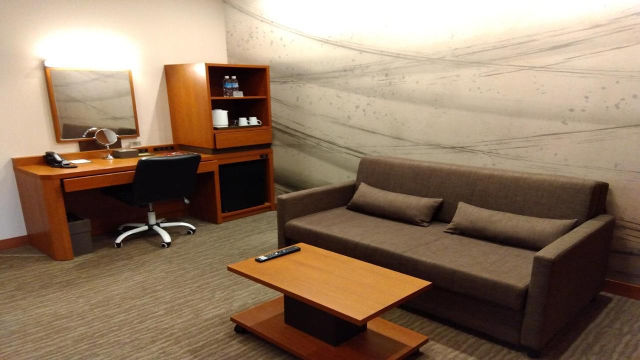 Odysis Suites Osaka Airport Hotel Izumisano Exteriör bild